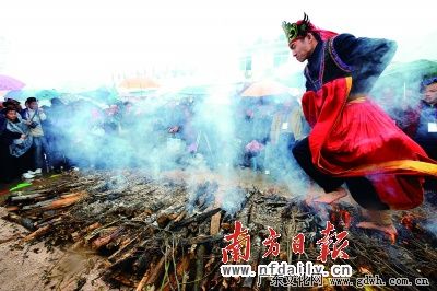 连南人口分散_连南千年瑶寨图片(3)